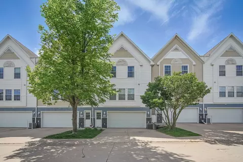 1282 SE Village View Ln, Ankeny, IA 50021