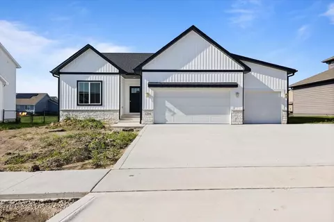 1204 NW 27th St, Ankeny, IA 50023