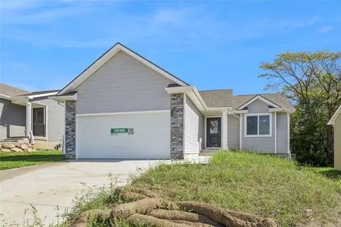 445 Napoli Ave, West Des Moines, IA 50266