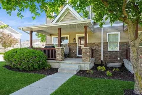 153 64th St, West Des Moines, IA 50266