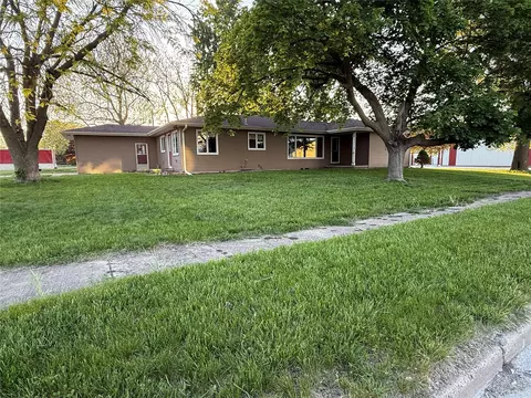105 10th St, Dallas Center, IA 50063