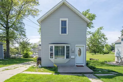 1209 Spencer St, Grinnell, IA 50112