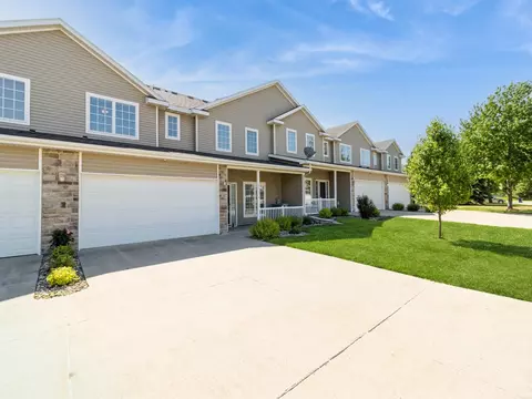 10615 Hickory Dr #6, Urbandale, IA 50322