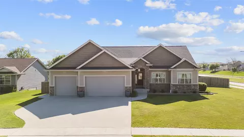 913 SE Trail Ridge Rd, Grimes, IA 50111
