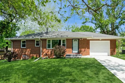 1510 W 5th Ave, Indianola, IA 50125