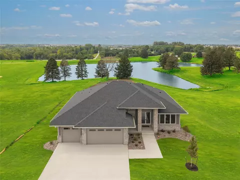 17406 Oakwood Dr, Urbandale, IA 50322
