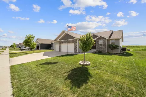 504 Shiloh Rose Pkwy NW, Bondurant, IA 50035