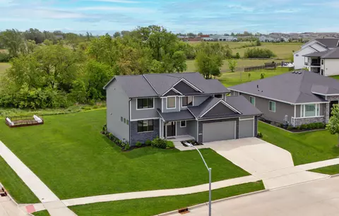 17426 Aurora Dr, Clive, IA 50325