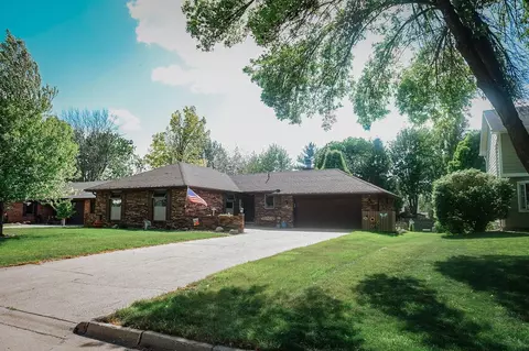 4508 77th St, Urbandale, IA 50322