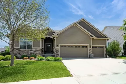 9266 Ironwood Dr, West Des Moines, IA 50266