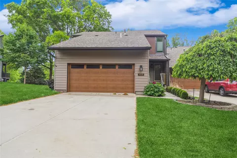 4918 W Park Dr, West Des Moines, IA 50266