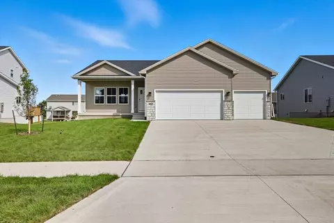 585 NW Prairie Rose Ln, Waukee, IA 50263