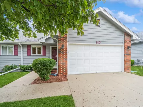 140 S 52nd St, West Des Moines, IA 50265