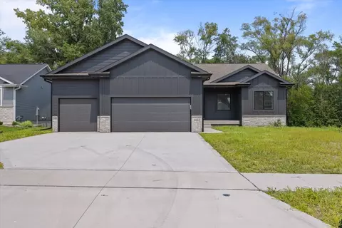 1033 2nd St NE, Altoona, IA 50009