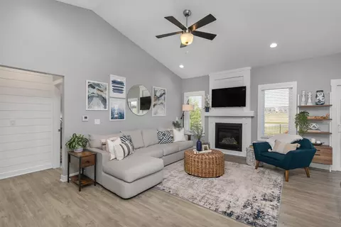1350 97th St, West Des Moines, IA 50266
