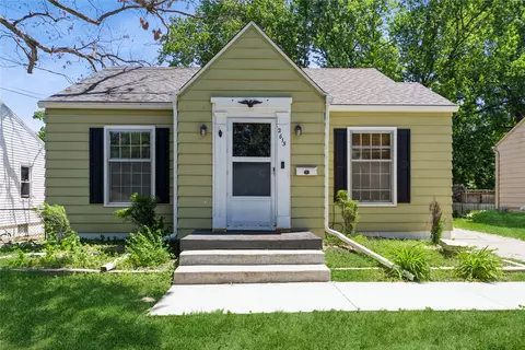 2615 34th St, Des Moines, IA 50310