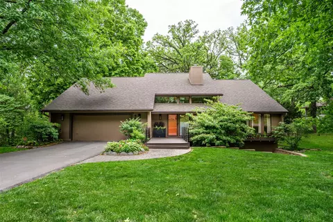 4421 Brinkwood Rd, Des Moines, IA 50310