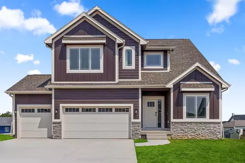 2228 Green Leaf Cir, Norwalk, IA 50211