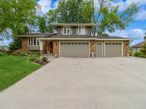 901 Scott Felton Rd, Indianola, IA 50125