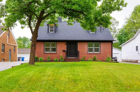 2319 40th St, Des Moines, IA 50310