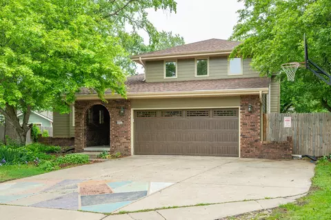 4521 77th St, Urbandale, IA 50322