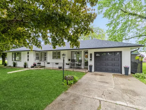 803 2nd St, Sully, IA 50251