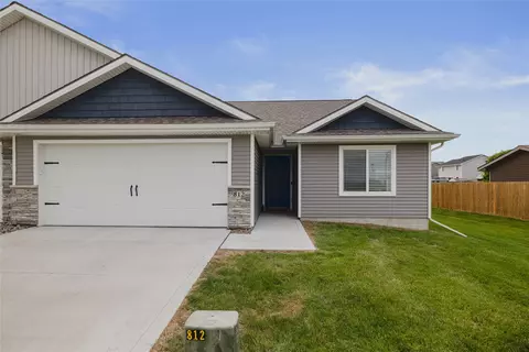 812 Juniper St NW, Bondurant, IA 50035