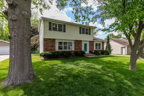 500 8th St, Waukee, IA 50263