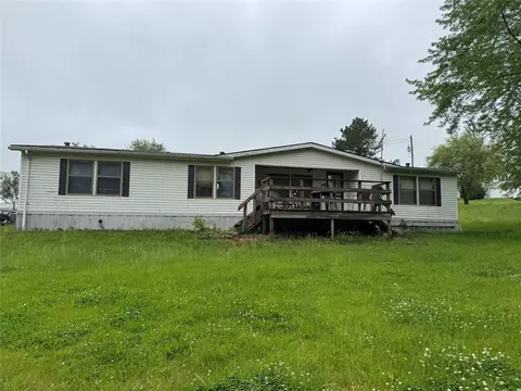 8471 Lakeshore Dr, Dexter, IA 50070