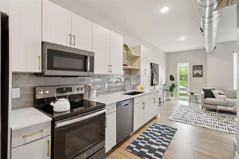 450 SW 7th St #205, Des Moines, IA 50309