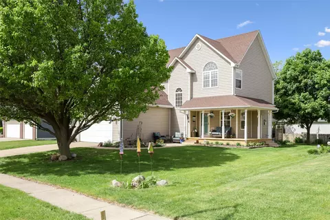 330 NE Whitetail Ln, Waukee, IA 50263