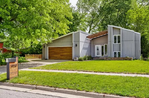 2924 Diamond St, Ames, IA 50010