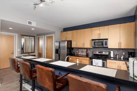 400 Walnut St #803, Des Moines, IA 50309