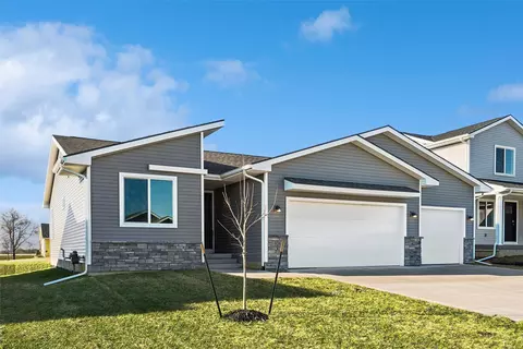 926 Willow Valley Dr, Norwalk, IA 50211