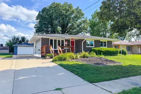 3223 Hull Ave, Des Moines, IA 50317