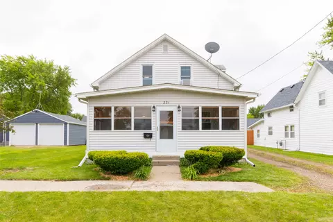 221 W Division St, Colfax, IA 50054
