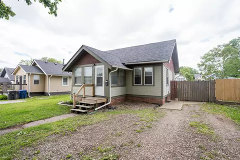 3416 Cambridge St, Des Moines, IA 50313