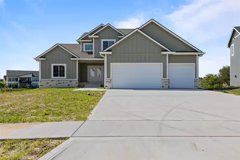 2313 Green Leaf Cir, Norwalk, IA 50211