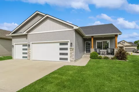 5645 Prairie Grass Dr, Johnston, IA 50131