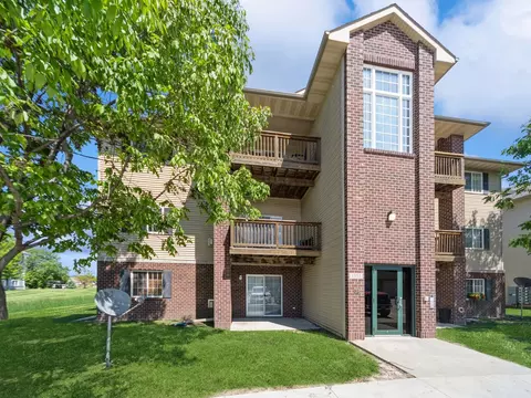 1355 SE 6th St #301, Grimes, IA 50111
