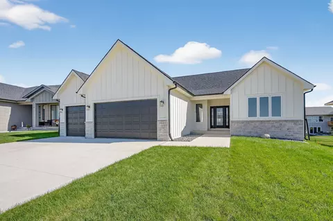 4641 179th St, Urbandale, IA 50323