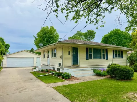 160 Bel Aire Dr, Waukee, IA 50263