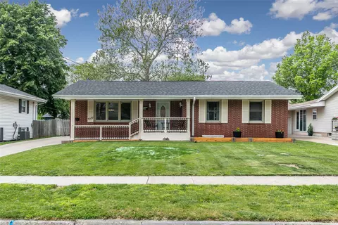 4120 65th St, Urbandale, IA 50322