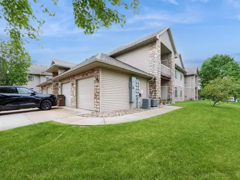 528 Kelsey Ln, Altoona, IA 50009