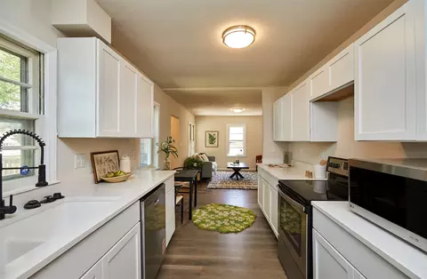2112 E 23rd St, Des Moines, IA 50317
