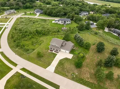 5535 SW Lake Ridge Dr, West Des Moines, IA 50265