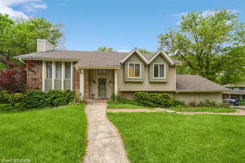 1640 NW 104th St, Clive, IA 50325
