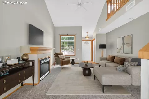 3799 Village Run Dr #512, Des Moines, IA 50317