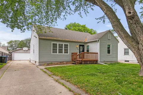 1926 55th St, Des Moines, IA 50310