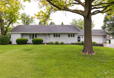 203 11th St, Dallas Center, IA 50063